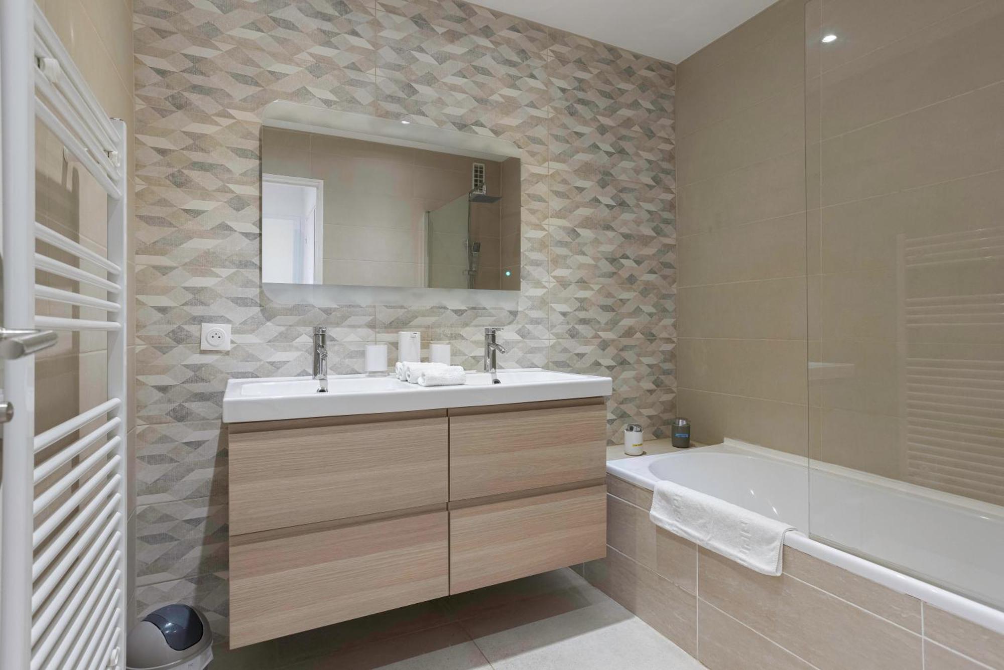 "Casa Nonna" - 16 Mn A Pied Du Palais, Parking Prive, Clim, Ascenseur Apartment Кан Екстериор снимка